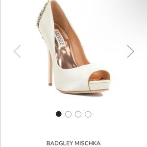 Badgley Mischka evening pumps